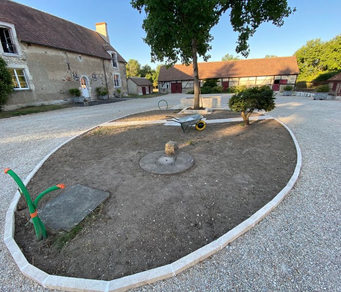 Maitre d'Œuvre Constans - Aménagement d'un massif extérieur dans une propriété en Sologne