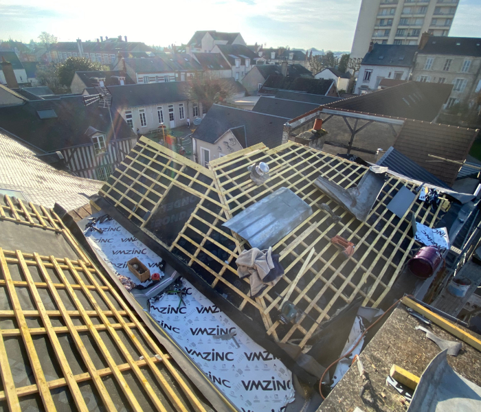 Rénovation d'une cours intérieure dans le centre ville d'Orléans et rénovation de la couverture