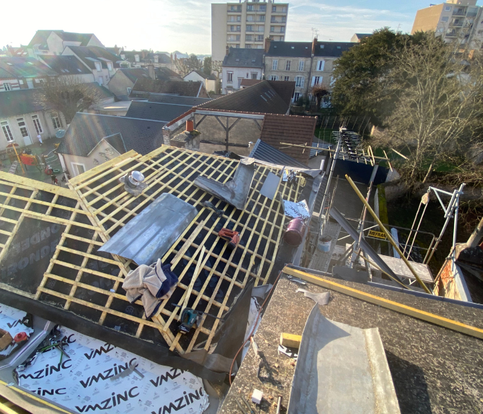 Rénovation d'une cours intérieure dans le centre ville d'Orléans et rénovation de la couverture