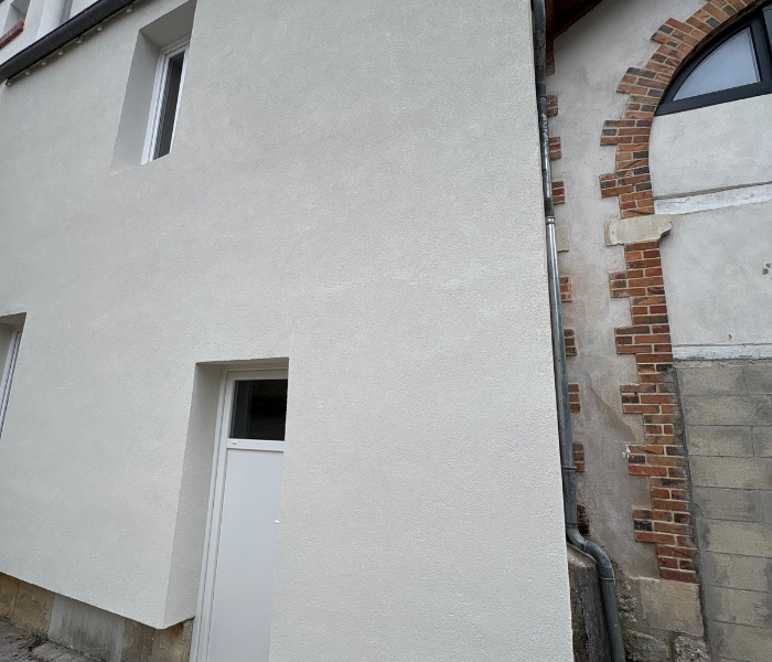 Rénovation d'une cours intérieure dans le centre ville d'Orléans et rénovation de la couverture