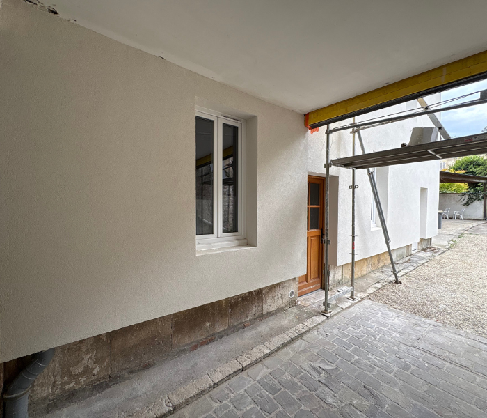 Rénovation d'une cours intérieure dans le centre ville d'Orléans et rénovation de la couverture